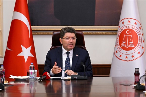 Bakan Tunç, Bartın Üniversitesi Rektörü Akkaya ile bir araya geldi
