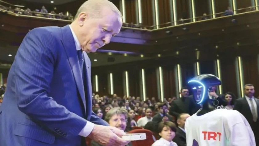 “Robogenç” Tartışması Büyüyor: “Türk Mühendisler Geliştirdi” Denilen Robota Çin Malı İddiası