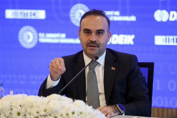 Bakan Kacır, Türkiye’nin İlk İnsanlı Uzay Görevini Gururla Kutladı: 2 Yılın Ardından