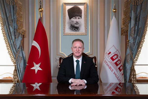 İstanbul Valisi Davut Gül, Haftalık Değerlendirme Toplantısında Projeleri Gözden Geçirdi