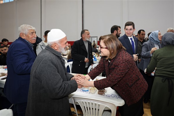 Başkan Şahin Oğuzeli’nde İftar Sofrasında Vatandaşlarla Buluştu