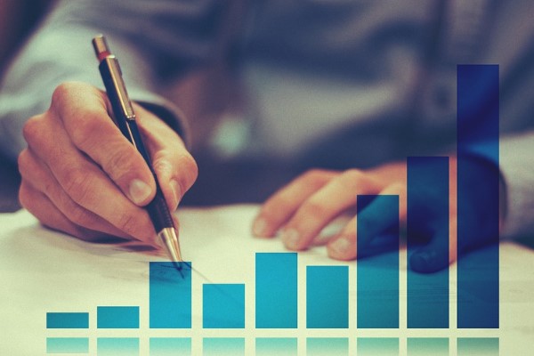 Dolar Gücünü Koruyor: Jeopolitik Riskler ve Petrol Fiyatları Piyasaları Etkiliyor