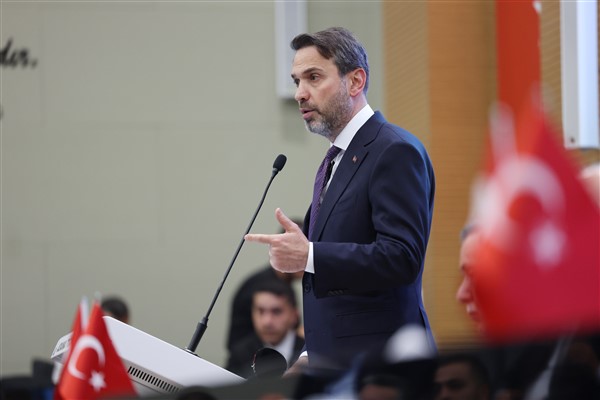 Bayraktar, Ermenistan Başbakanı Paşinyan ve Khudatyan ile Kritik Paris Görüşmesini Gerçekleştirdi