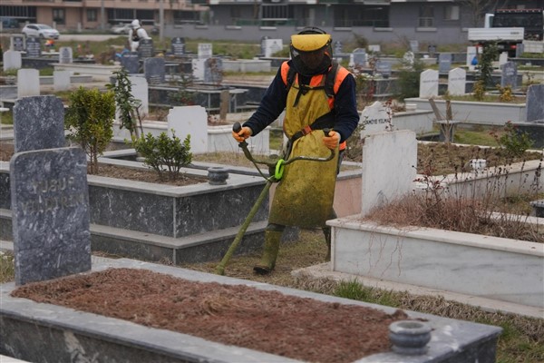 Düzce’de Bayram Öncesi Mezarlık ve Camilerde Yoğun Temizlik ve Bakım Çalışmaları