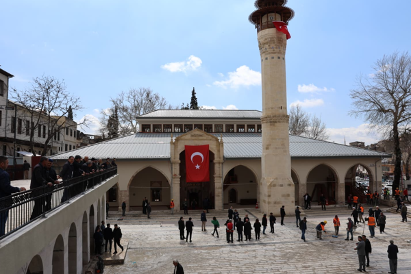 Kahramanmaraş Ulu Cami, Kadir Gecesi’nde Yeniden İbadete Açıldı