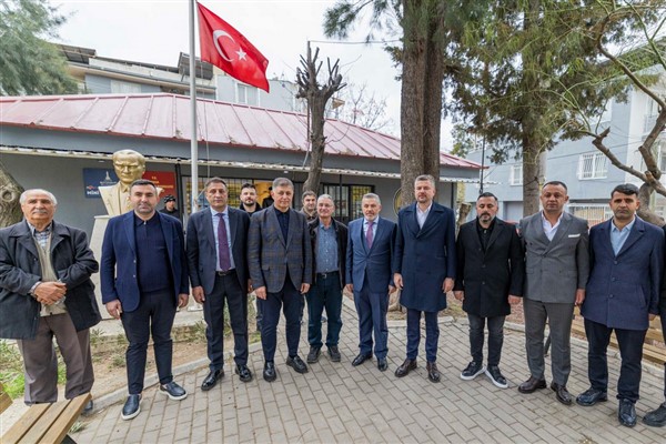 Başkan Tugay, Buca’da Bayram Sevincini Vatandaşlarla Paylaştı