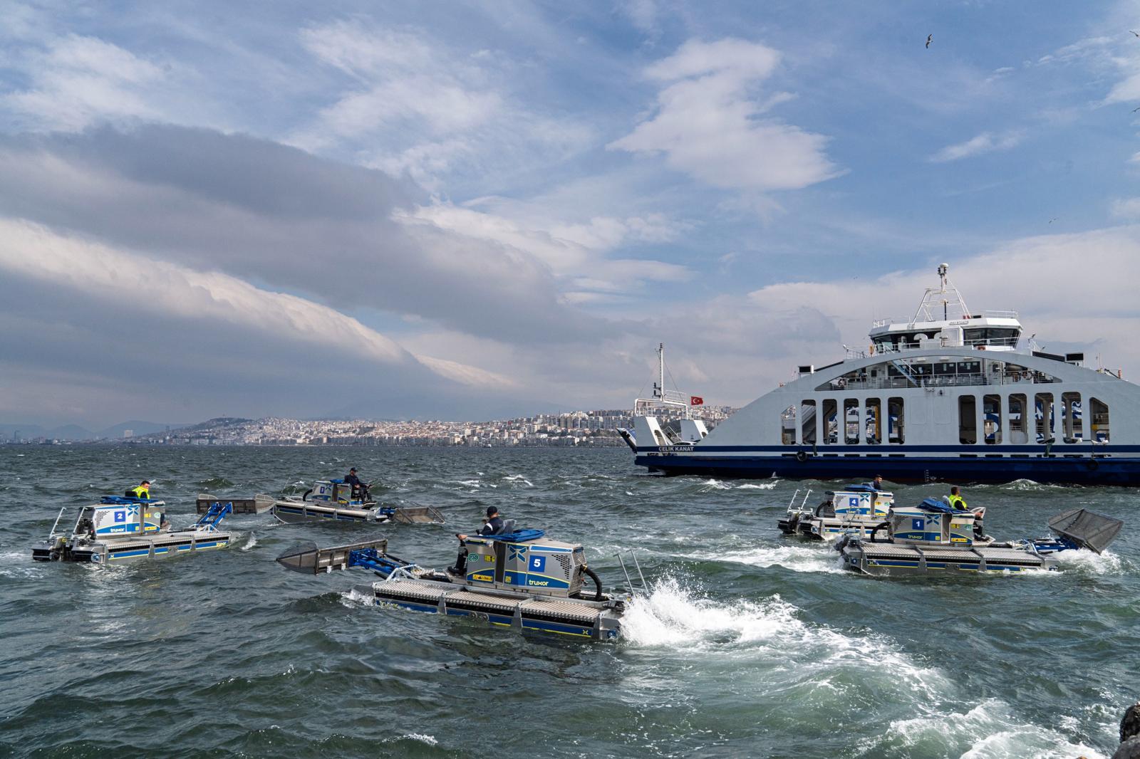 İzmir Körfezi’nde Deniz Marulu Temizliği İçin 5 Yeni Amfibi Araç Filoya Katılıyor