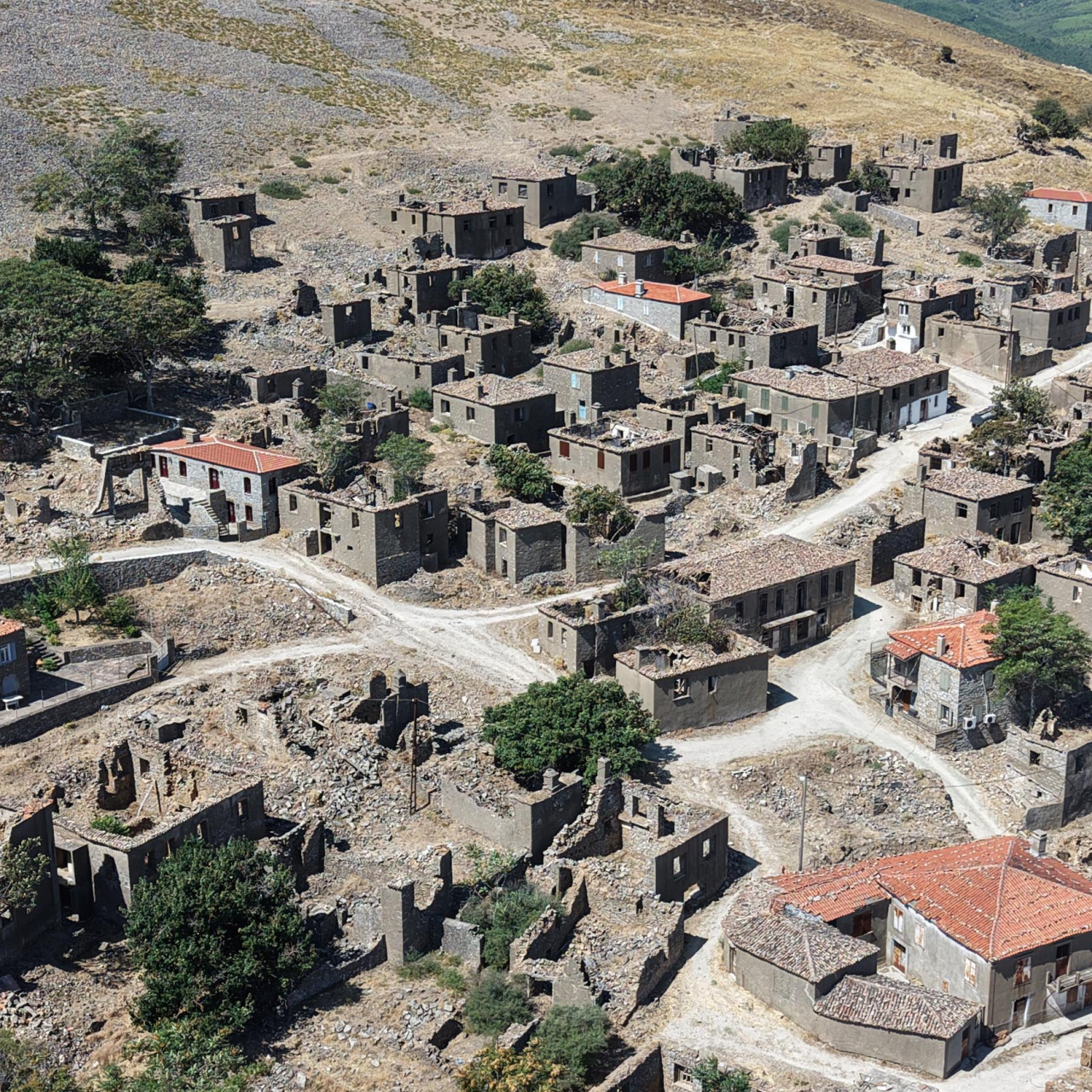 Çanakkale Gökçeada’nın tarih kokan Dereköy’ü havadan büyüledi