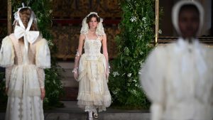 Antep işi nakış Londra Moda Haftası’nda Bora Aksu ile sahne aldı