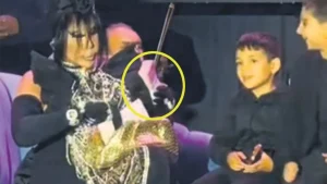 Bülent Ersoy’dan Bursa’da Sahneye Davet Ettiği Minik Hayranlarına 10 Bin Lira Harçlık