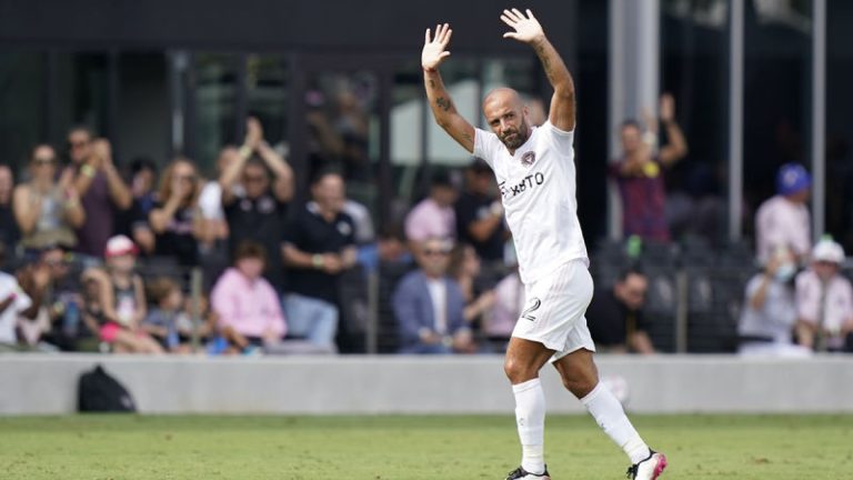 Federico Higuain kadın hakeme yönelik sözleri sonrası Columbus Crew’den ayrıldı