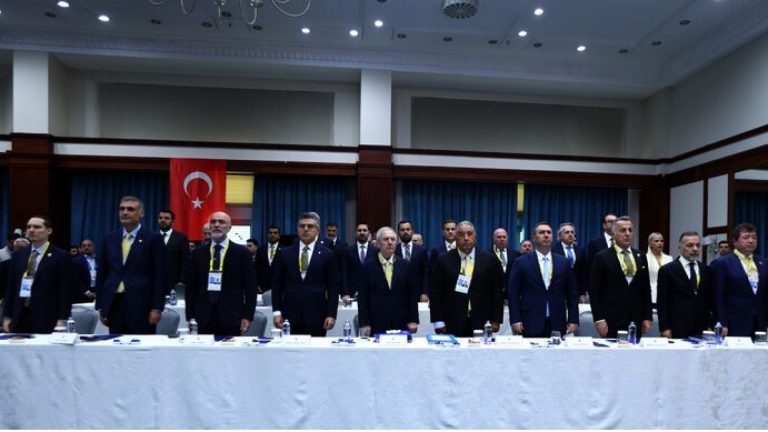 Fenerbahçe Kulübü genel kurulunda Samandıra tesisleri ve stadyum kapasitesi gündemde