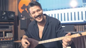 Kubilay Aka, Mercan Köşk Dizisinin Aras Karakteriyle Müziğe de Damga Vurdu
