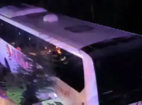 Manisa Kırkağaç’ta yolcu otobüsü kaza yaptı, çok sayıda yaralı var