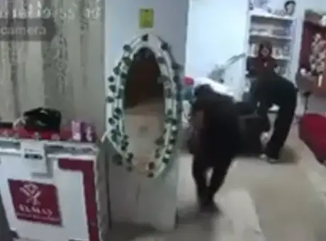 Yeşilkent Mahallesi’nde bir güzellik salonunda 15 yaşındaki kıza sözlü taciz