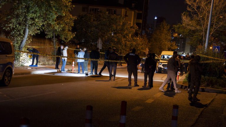 Ankara’da polis uygulama noktasında silahlı saldırıda bir polis memuru şehit düştü