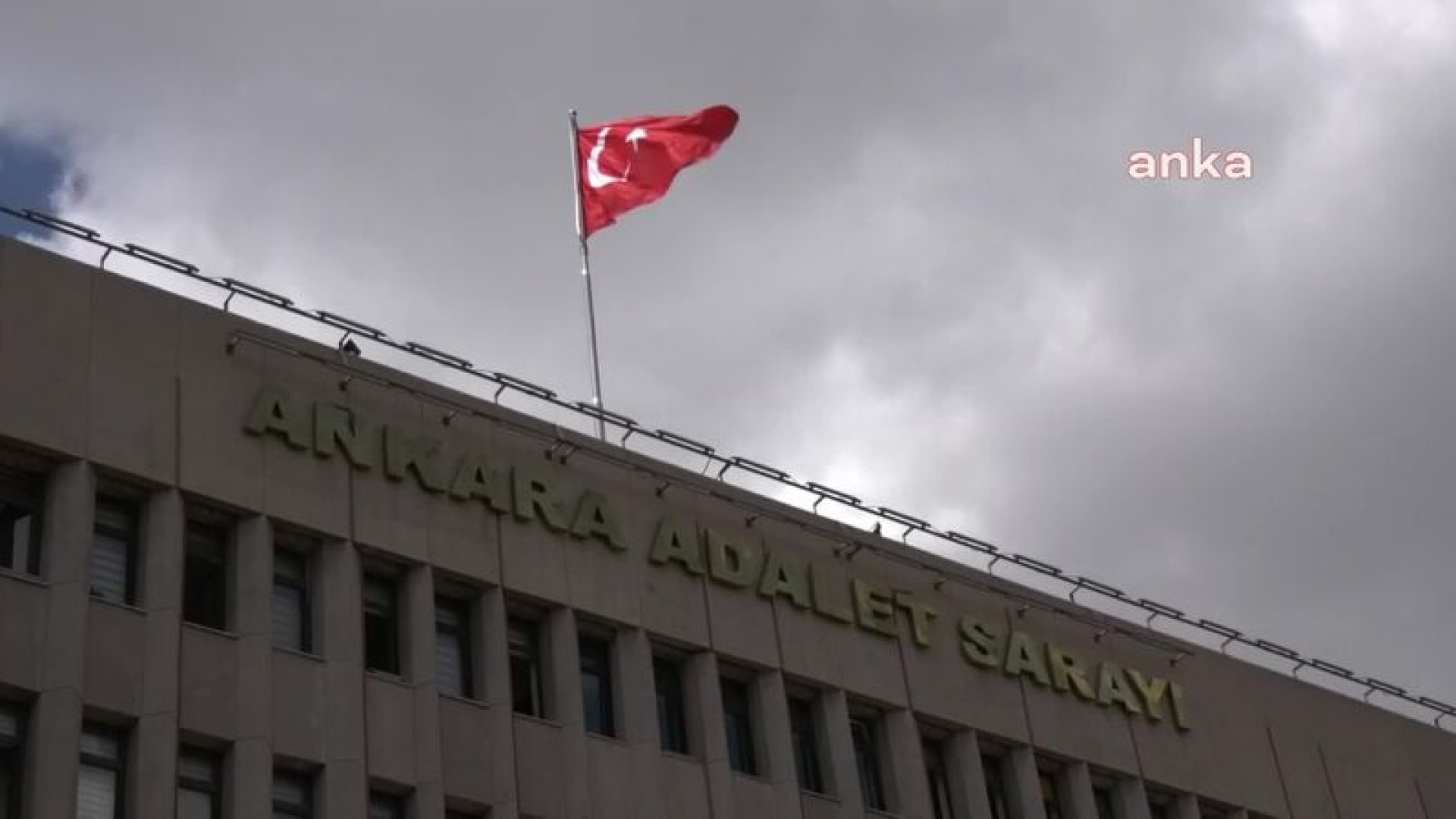 Ankara’da yasa dışı bahis operasyonunda 33 kişi tutuklanarak adalete teslim edildi