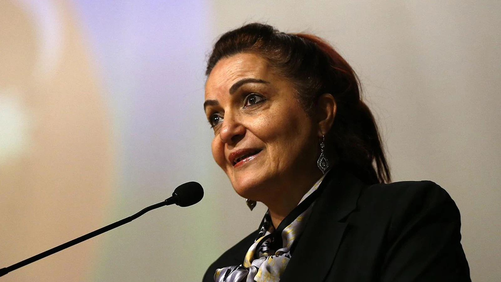 Azerbaycan’da tartışılan üniforma düzenlemesi başörtüsü yasağı iddialarını yalanlıyor
