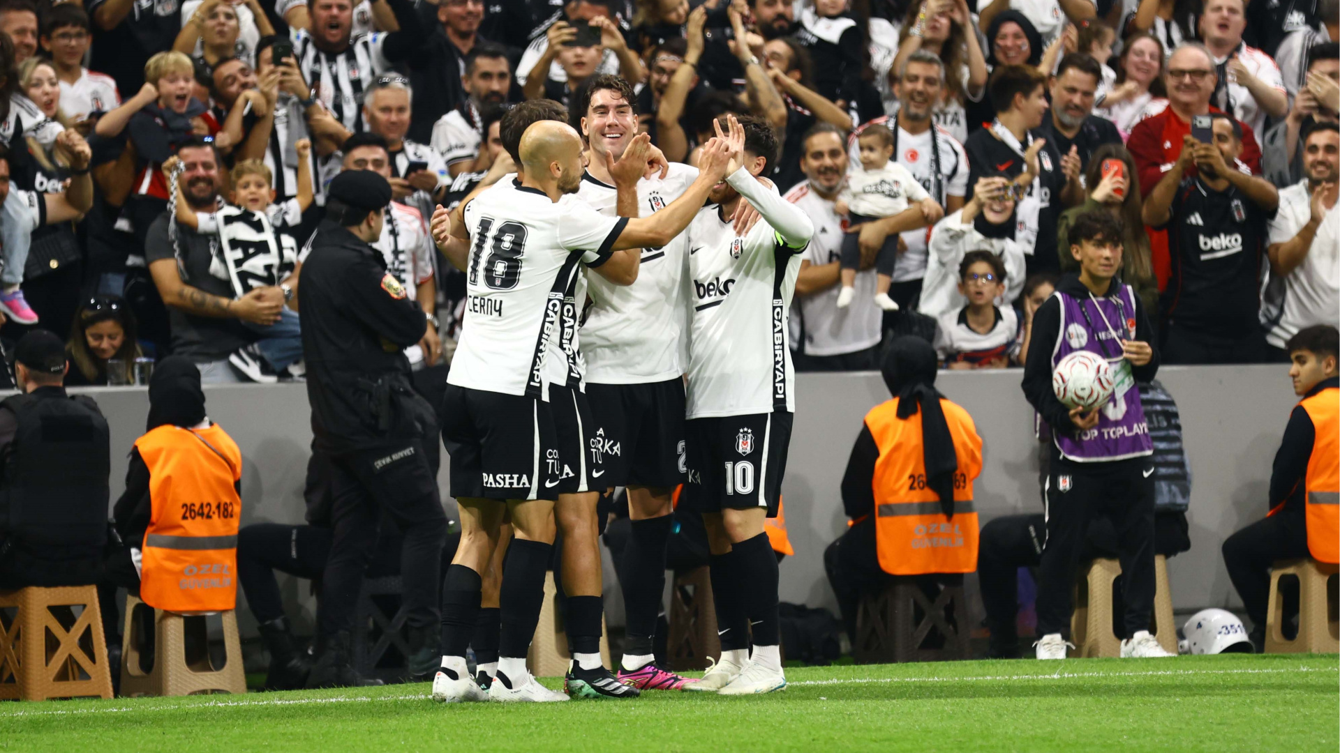 Beşiktaş, Dolmabahçe’deki galibiyet serisini Kocaelispor karşısında sürdürdü