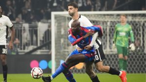 Beşiktaş’ın savunma oyuncusu Ümit Akdağ elindeki kırık nedeniyle sahalardan uzak kalacak