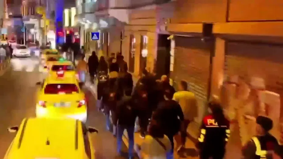 Beyoğlu’nda dilenci ve hanutçulara karşı geniş çaplı emniyet operasyonu düzenlendi