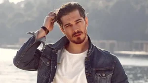 Çağatay Ulusoy memleketi İzmir’de hemşehrileriyle buluşmasında duygu dolu anlar yaşadı