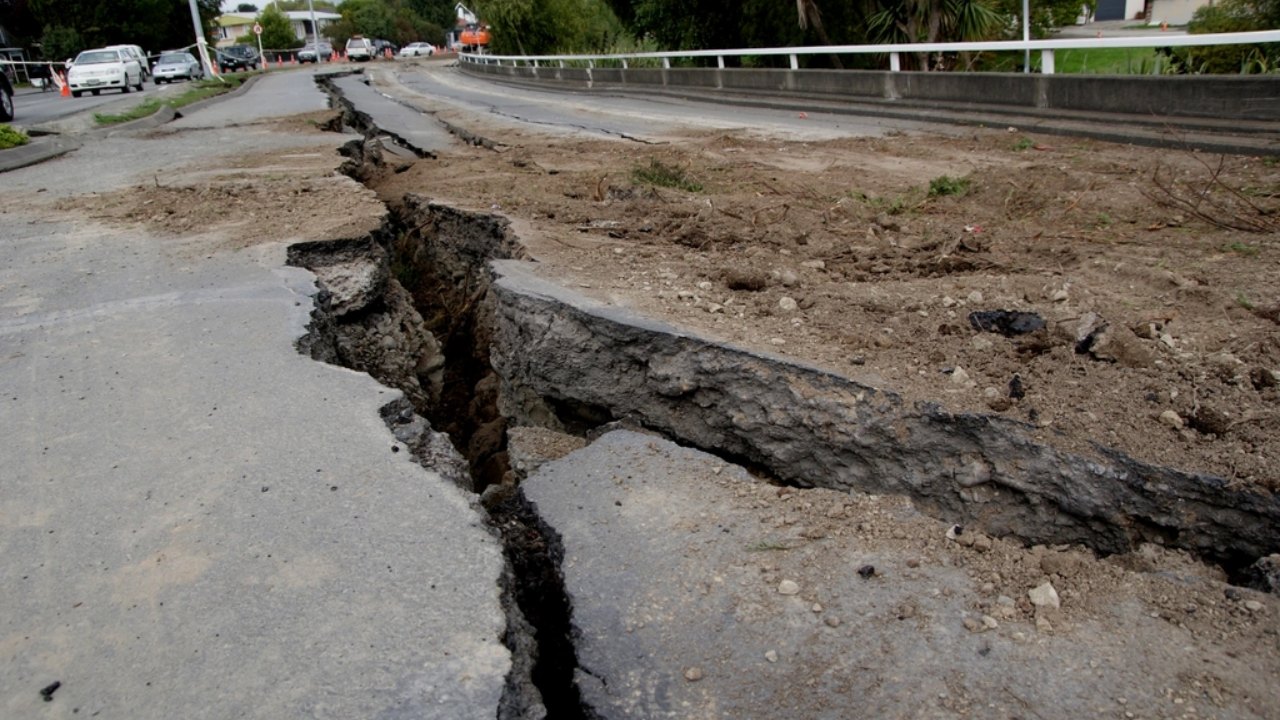 Deprem nasıl olur? Yer kabuğunda adım adım yaşananlar