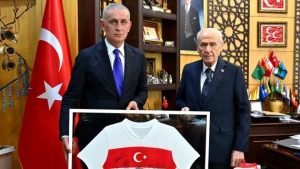 Devlet Bahçeli’den TFF Başkanı Hacıosmanoğlu’na Çiçekli Destek Mesajı Geldi