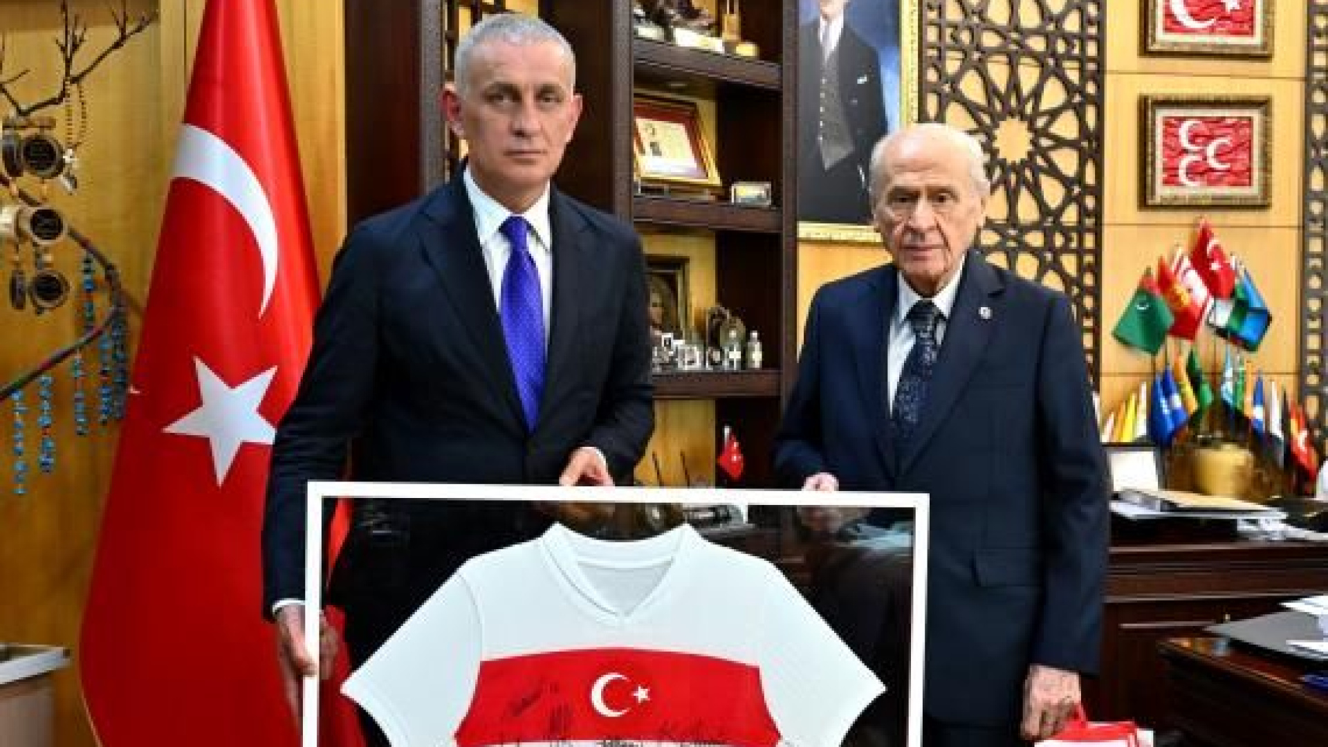 Devlet Bahçeli’den TFF Başkanı Hacıosmanoğlu’na Çiçekli Destek Mesajı Geldi