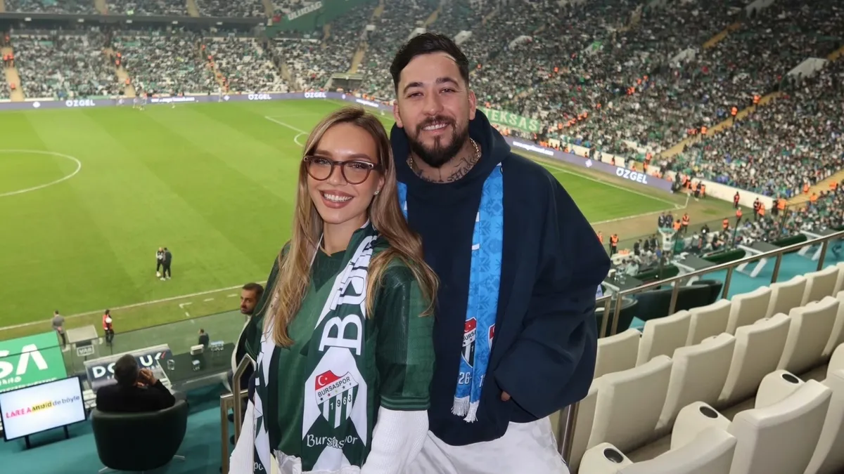 DJ Mahmut Orhan ve Daria Iakubchik Bursaspor tribünlerinde maç keyfi yaşadı
