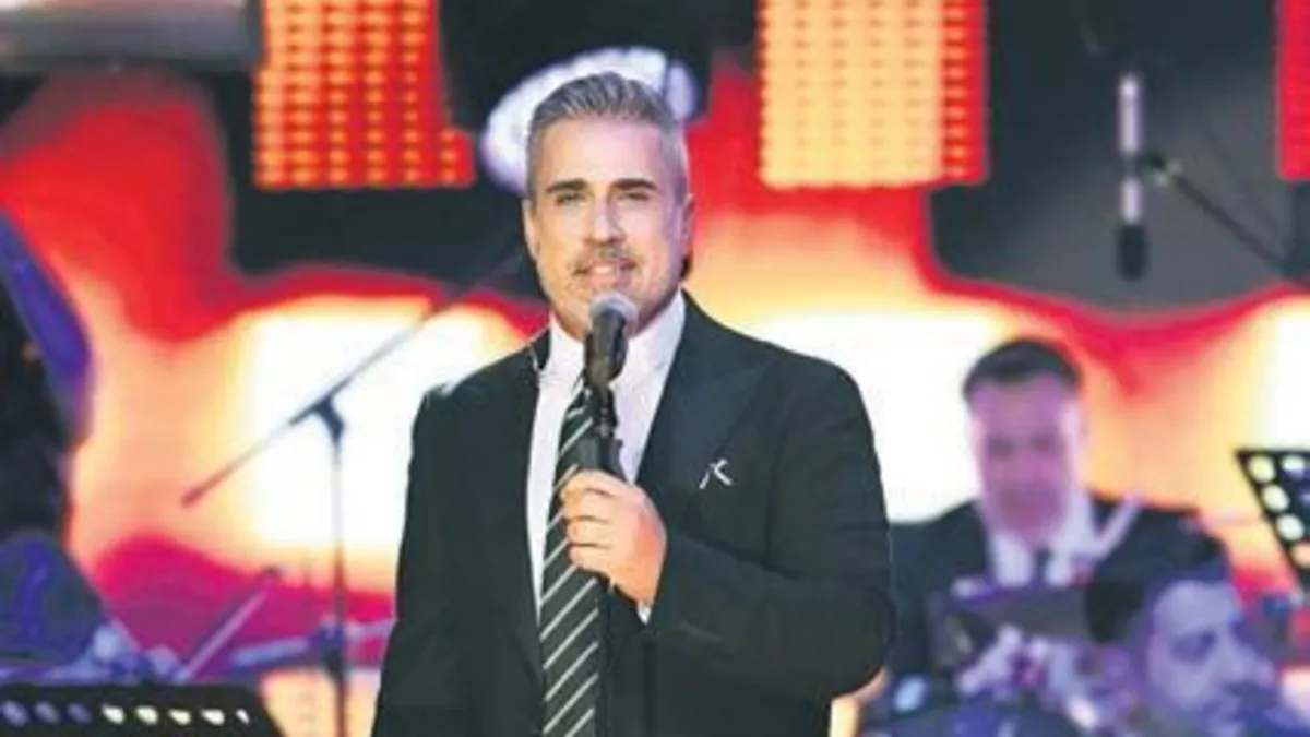 Emrah’ın İstanbul konserinde nostalji rüzgarı doğum günü ve yıldönümleriyle renklendi