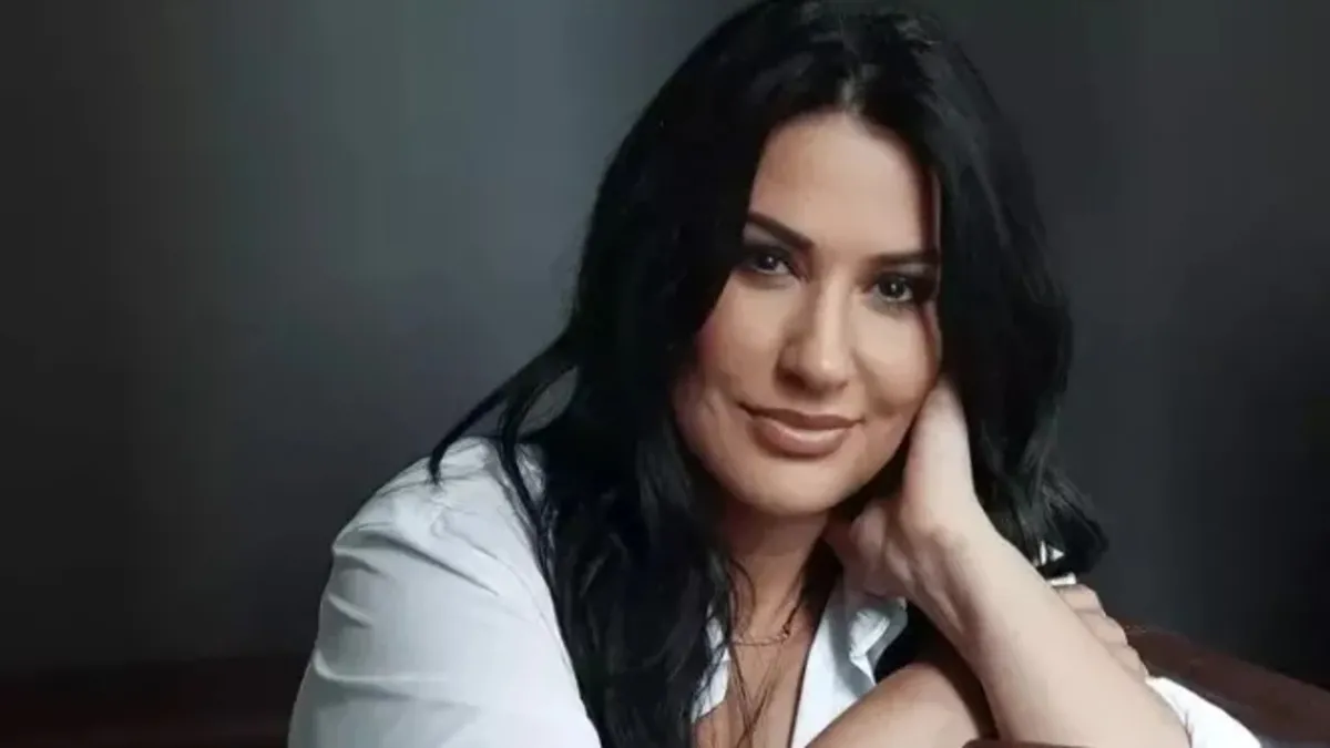 İclal Aydın 30 yıllık dostluğuna dair anılarını takipçileriyle paylaştı