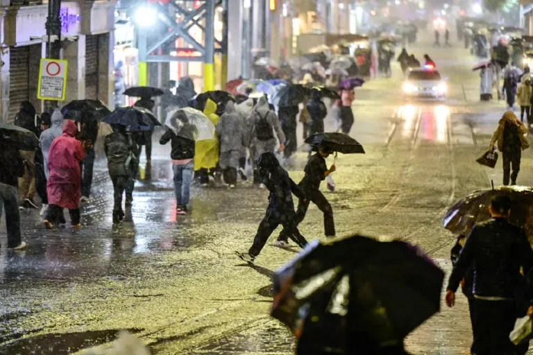 İstanbul ve Çevresinde Kuvvetli Yağışlarla Birlikte Alarm Durumu Devam Ediyor