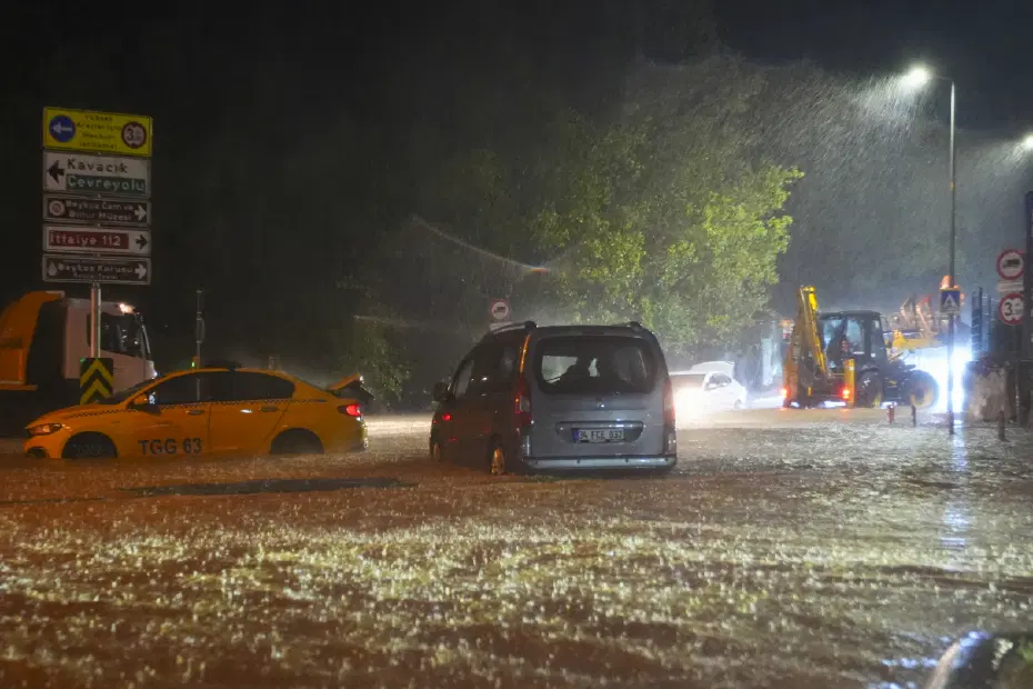 İstanbul’da Sağanak ve Fırtınanın Yol Açtığı Felaket İki Can Aldı