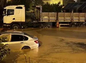 Kocaeli’de Sağanak Yağış Ev ve İş Yerlerini Su Altında Bıraktı