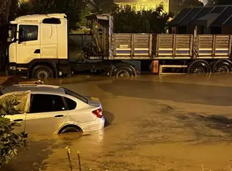 Kocaeli’de Sağanak Yağış Ev ve İş Yerlerini Su Altında Bıraktı