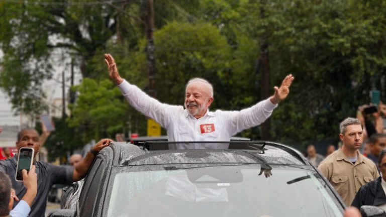 Luiz Inacio Lula da Silva Brezilya Devlet Başkanlığı Seçimini Kazandı
