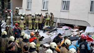 Maltepe’de 7 katlı bina çökmesi sonrası kurtarma ekipleri büyük mücadele veriyor