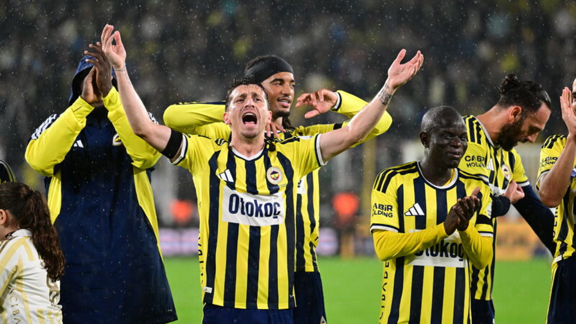 Mert Hakan Yandaş 568 Gün Sonra Sahalara Geri Döndü ve Fenerbahçe’yi Sevince Boğdu