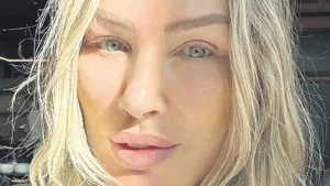 Seda Sayan kendisine benzetilen fotoğrafa sert tepki verirken makyajsız halini paylaştı