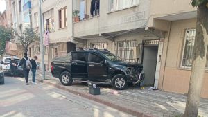 Sultangazi’de park manevrası sırasında eşine çarpan kadın trajediye neden oldu