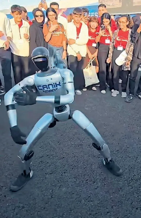 Teknofest’te Halay Çeken Robotlar Geleceğin Teknoloji Vizyonunu Sergiledi
